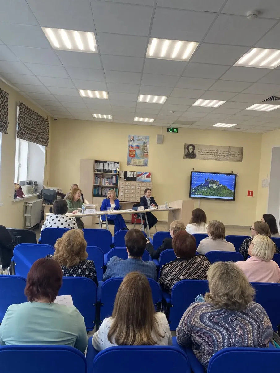 Повышение качества образования, организация промежуточной аттестации обучающихся, внутренняя система оценки качества образования стали основными темами совещания управления по контролю и надзору в сфере образования министерства образования Нижегородской области  с директорами школ Балахнинского муниципального округа 24 апреля 2026 года.
