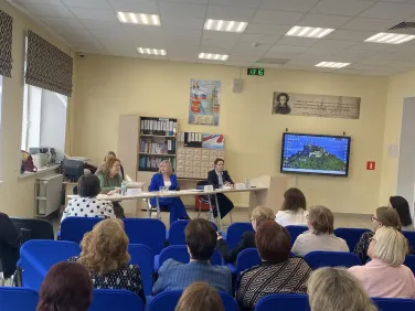 Повышение качества образования, организация промежуточной аттестации обучающихся, внутренняя система оценки качества образования стали основными темами совещания управления по контролю и надзору в сфере образования министерства образования Нижегородской области с директорами школ Балахнинского муниципального округа 24 апреля 2026 года.